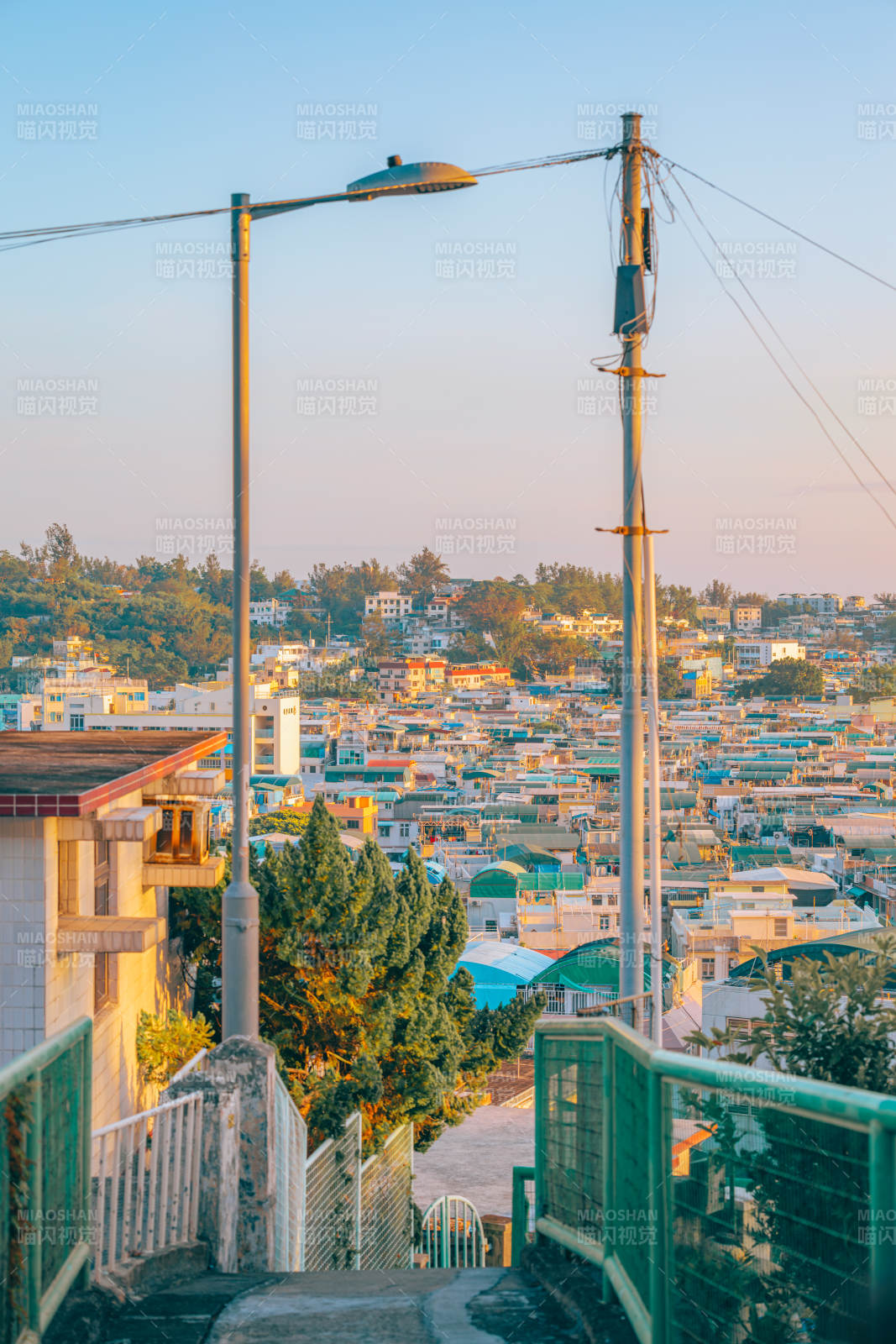 山城晨曦美景图片