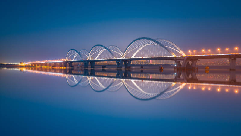 钱塘江夜桥倒影如画图片