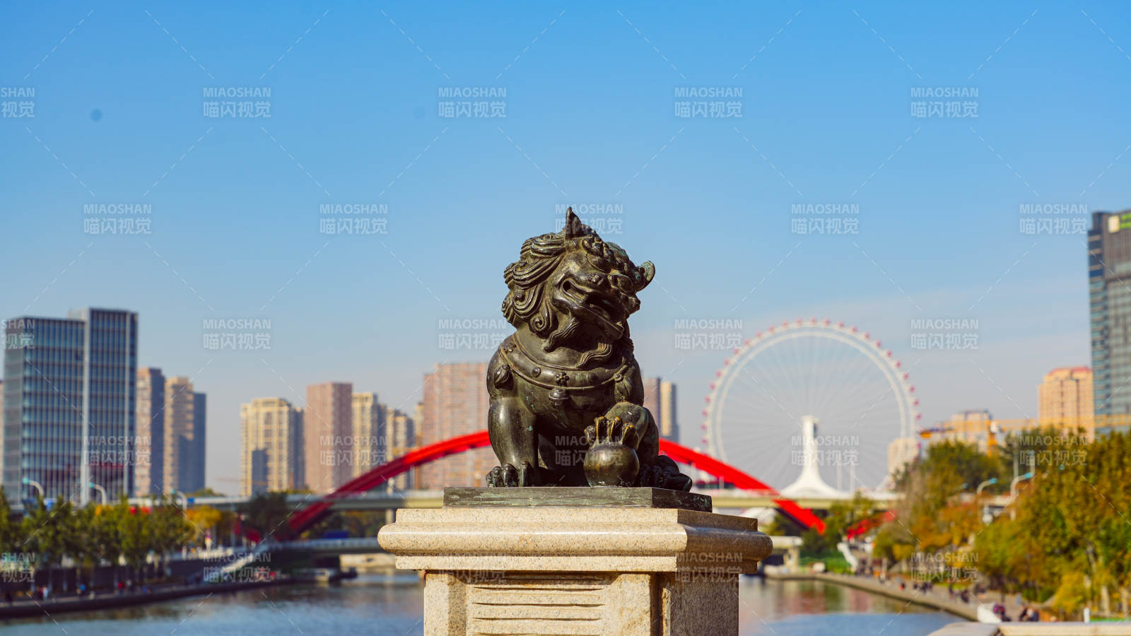 天津狮子桥狮像守望城市天际图片