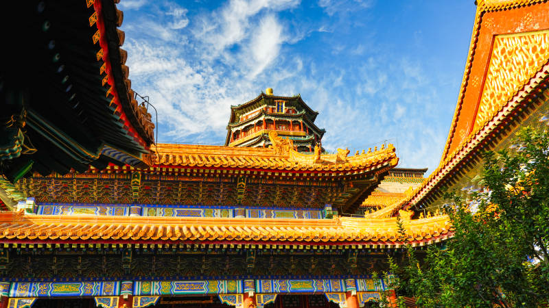 颐和园金殿映蓝天图片