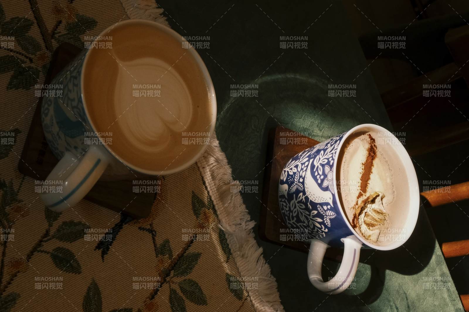 咖啡杯与拉花艺术图片