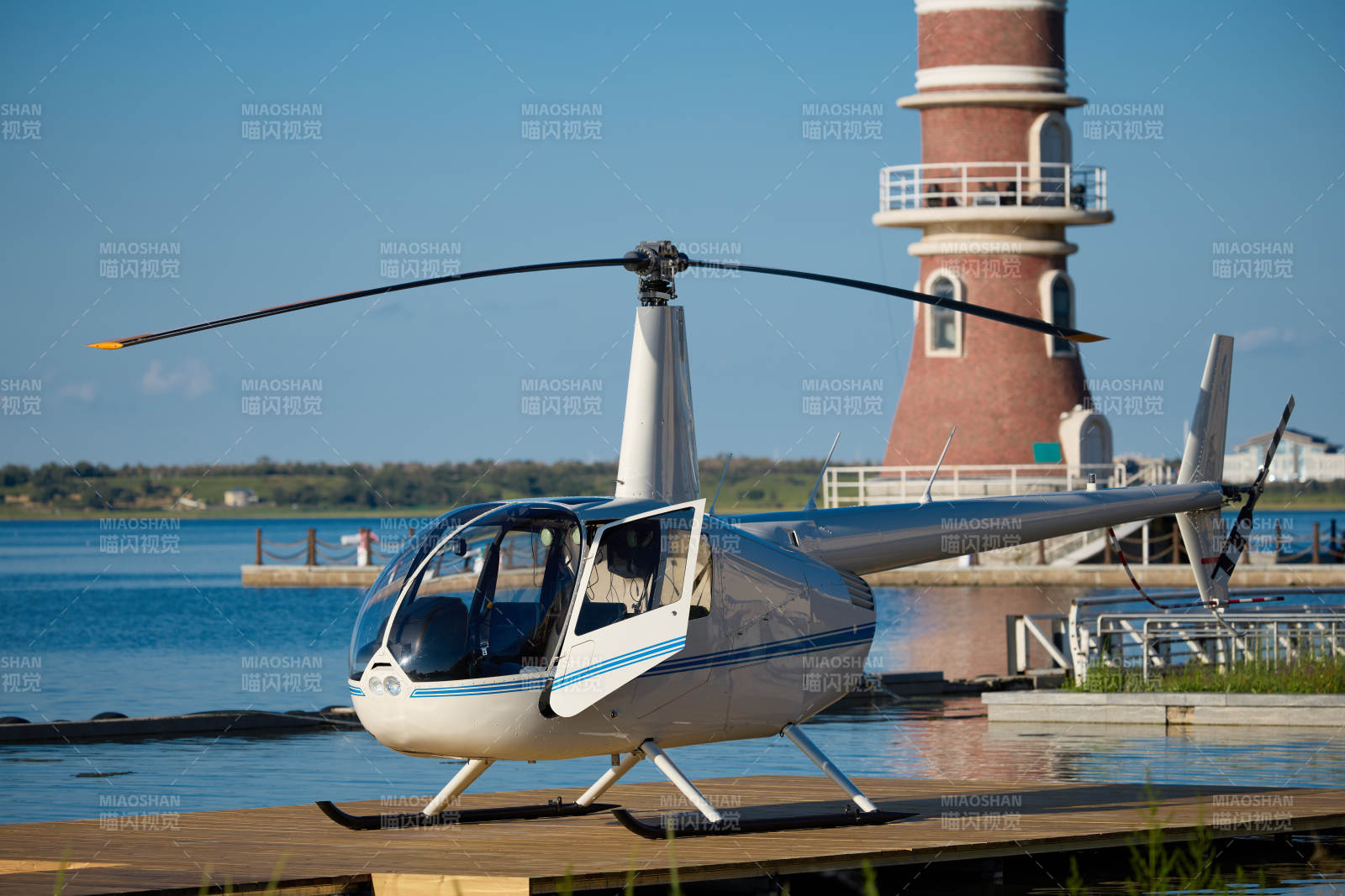 低空飞行器民用直升机图片