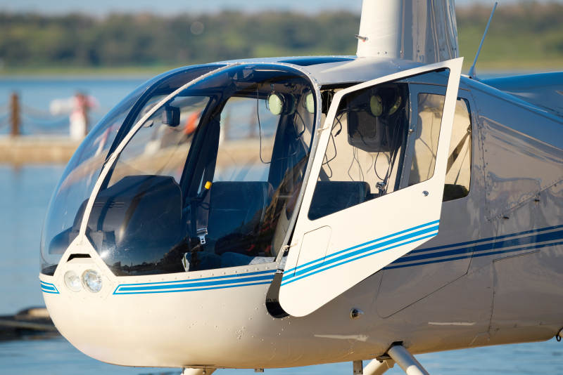 低空飞行器民用直升机图片