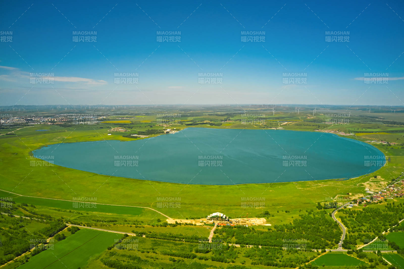 河北省沽源县库伦淖湖航拍全景图片