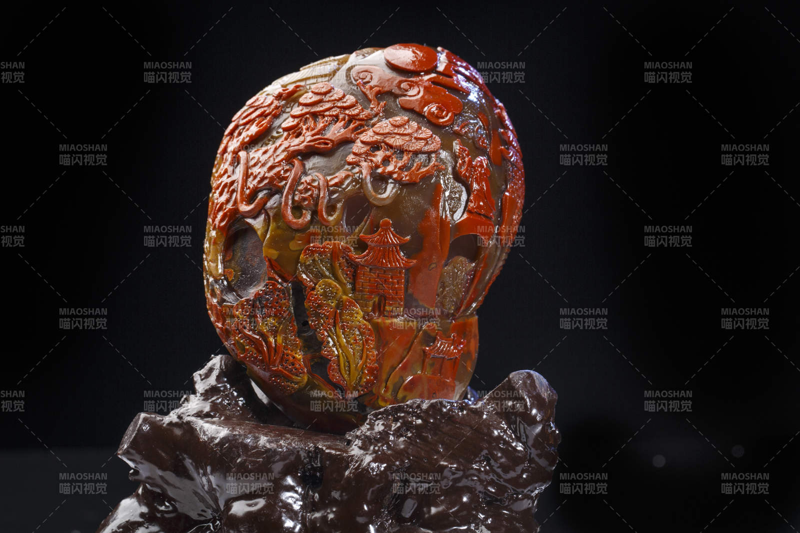 使用传统工艺精美雕刻的玉石玛瑙工艺品图片