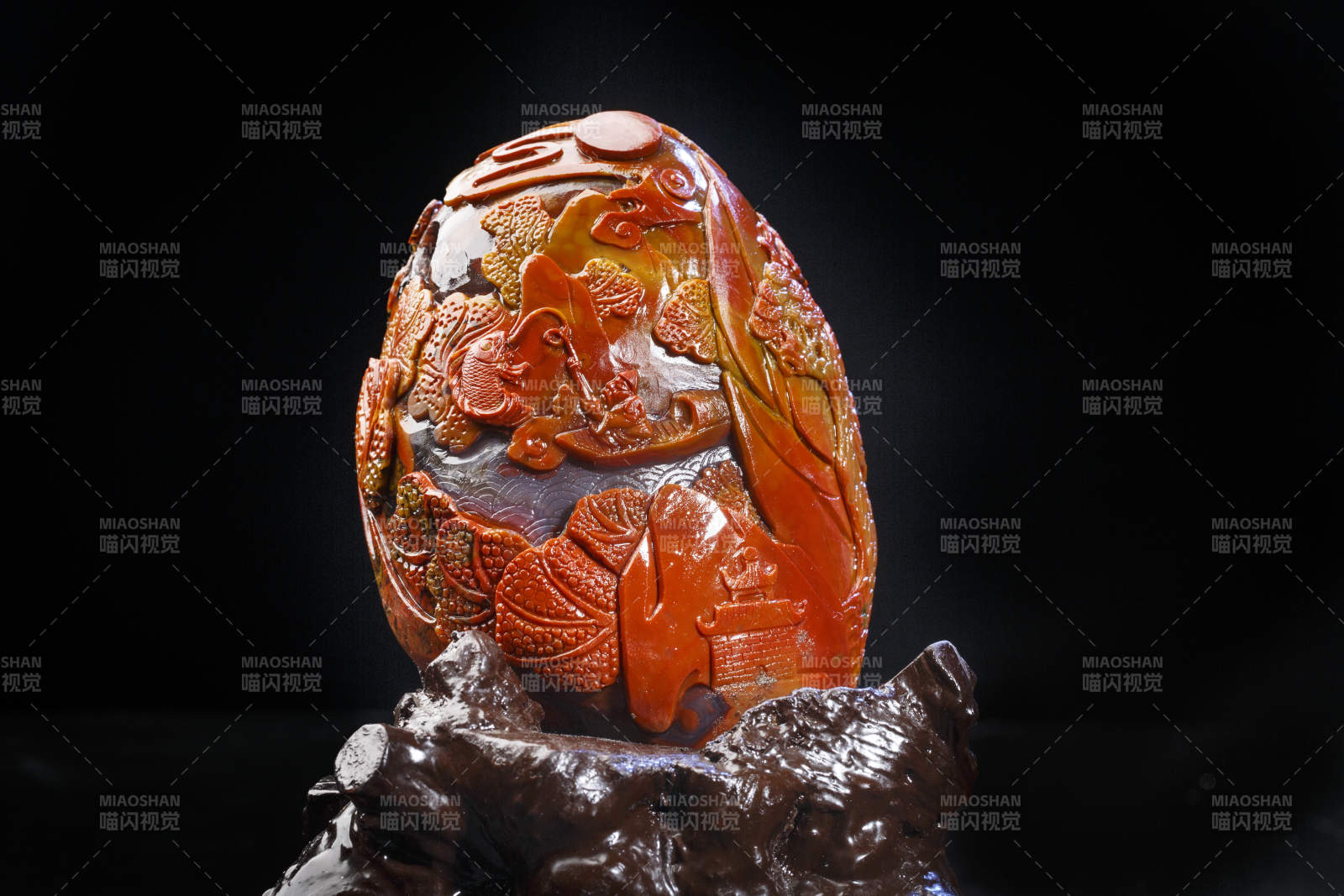 使用传统工艺精美雕刻的玉石玛瑙工艺品图片