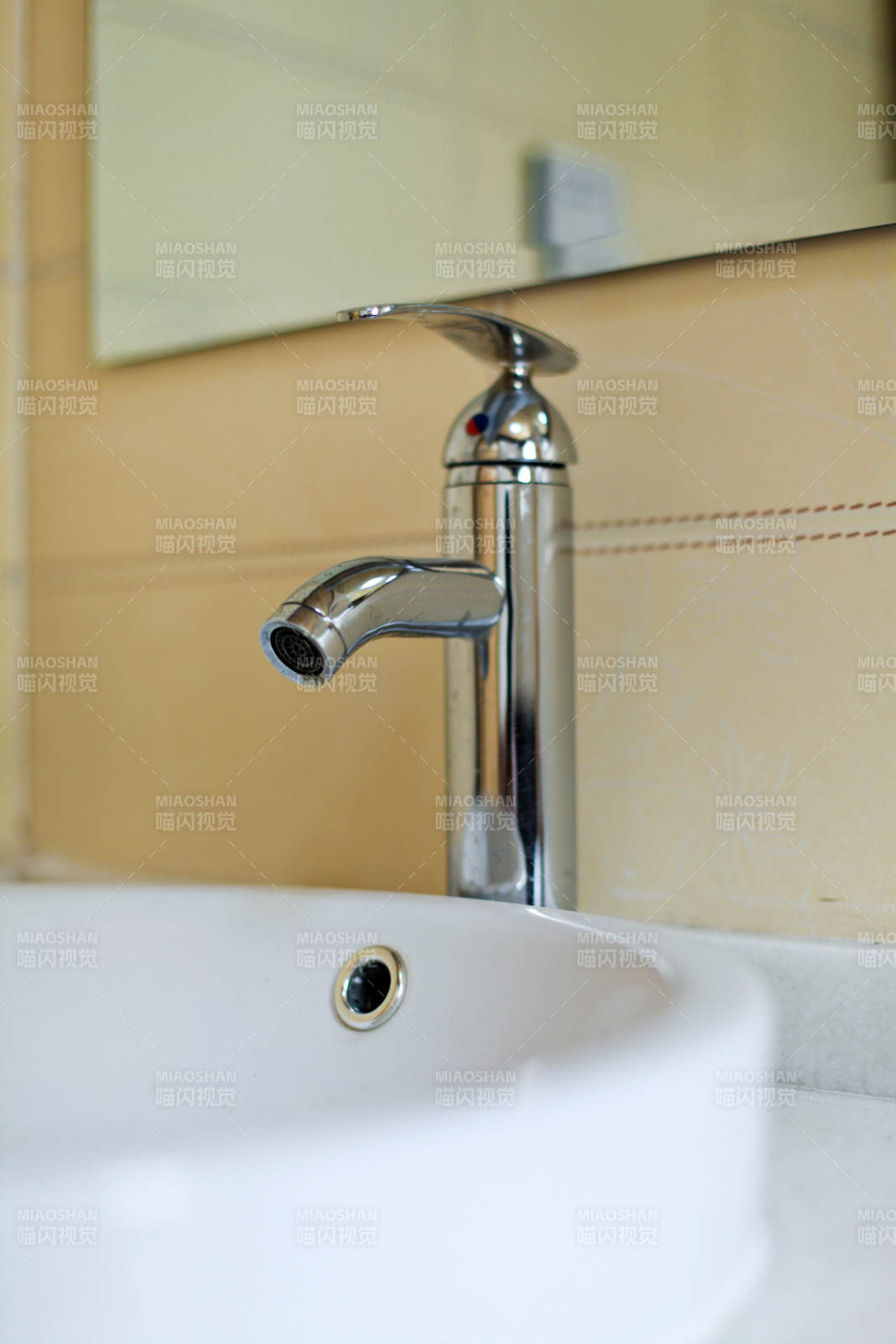 卫生间智能洁具马桶淋浴喷头水龙头图片