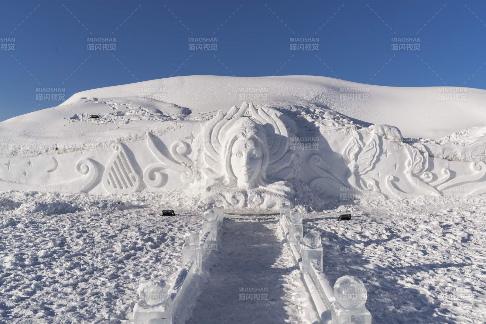 冰雪世界中的精美雪雕艺术图片