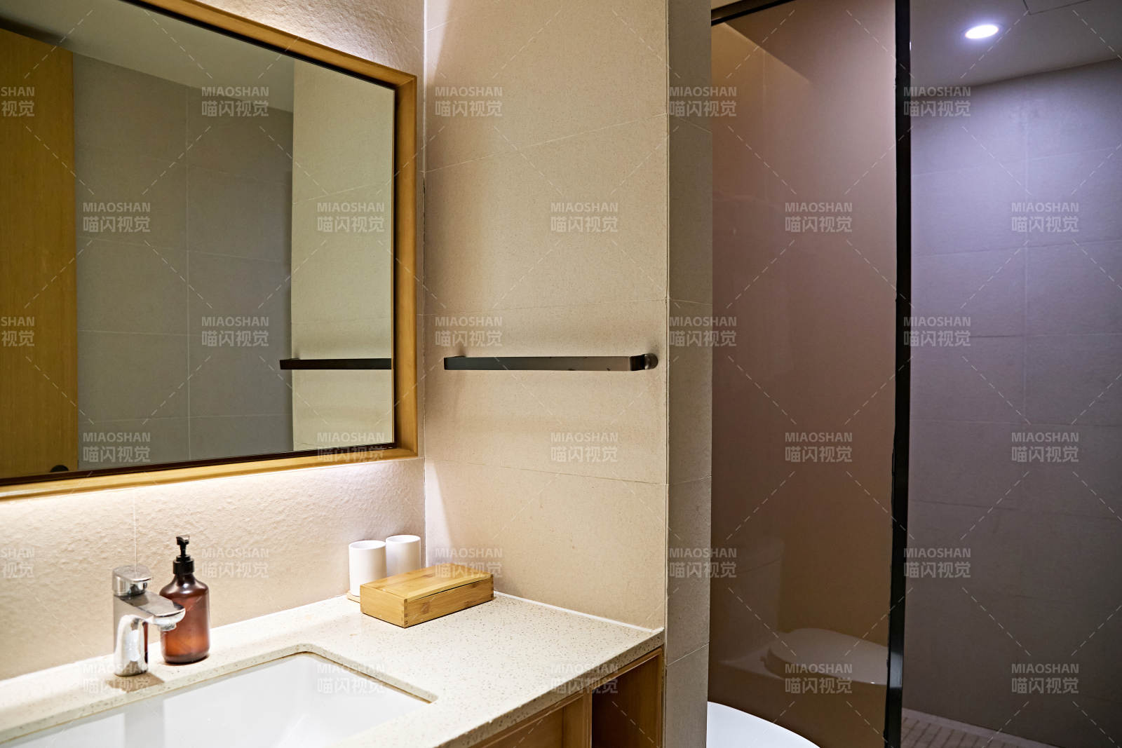 明亮整洁干净的酒店宾馆客房图片