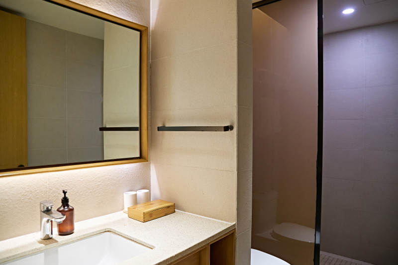 明亮整洁干净的酒店宾馆客房图片