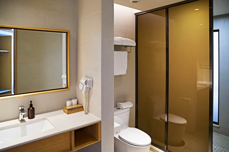 明亮整洁干净的酒店宾馆客房图片