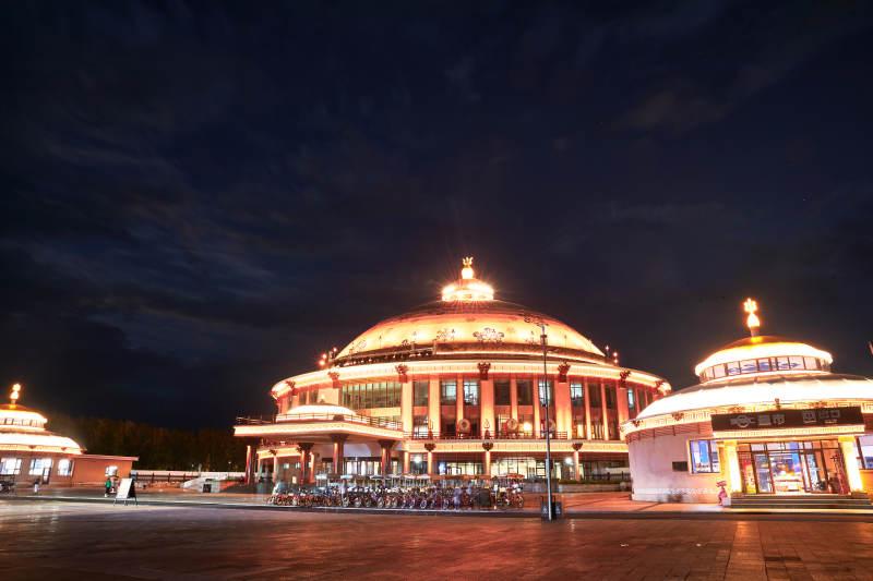 河北省张家口沽源县库伦淖尔蒙古大帐夜景图片