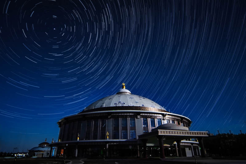 中国河北省张家口沽源县库伦淖景区天空星轨图片