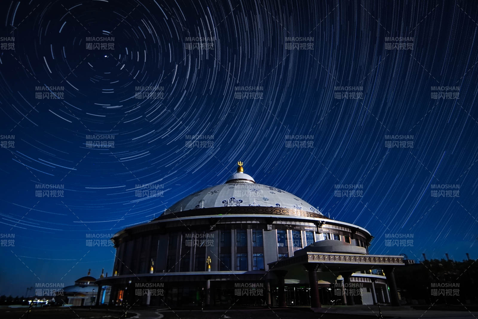 中国河北省张家口沽源县库伦淖景区天空星轨图片