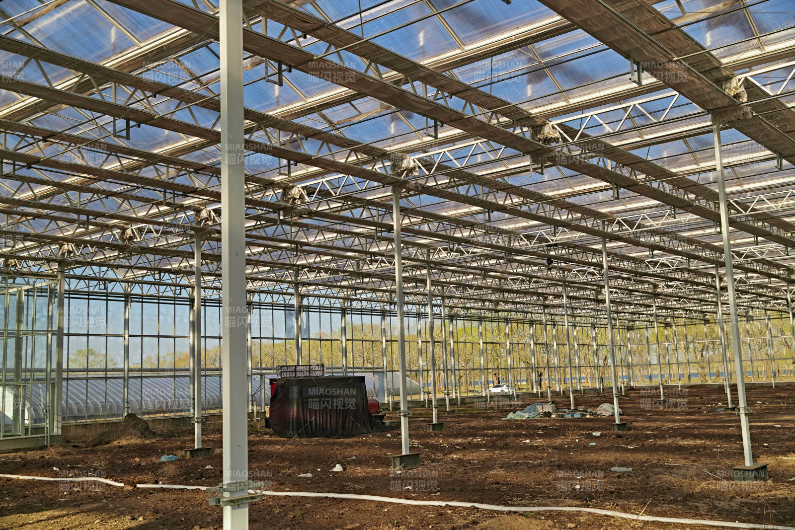 河北省沽源县库伦淖尔景区春季蔬菜大棚图片