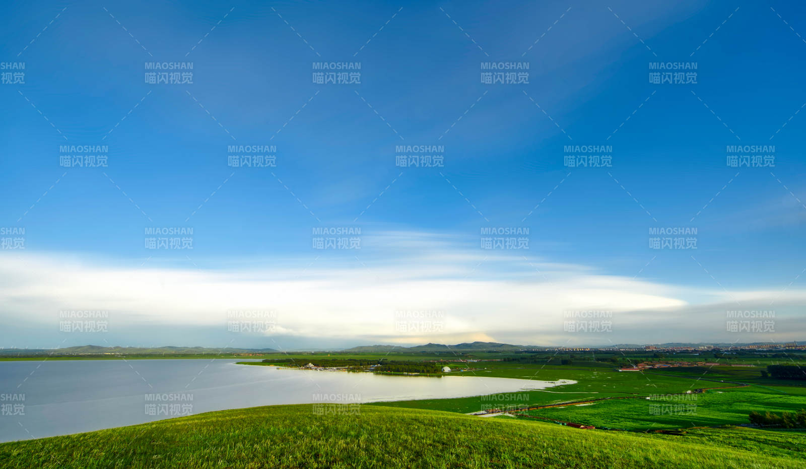 中国河北省张家口地区沽源县天鹅湖景区夏天图片