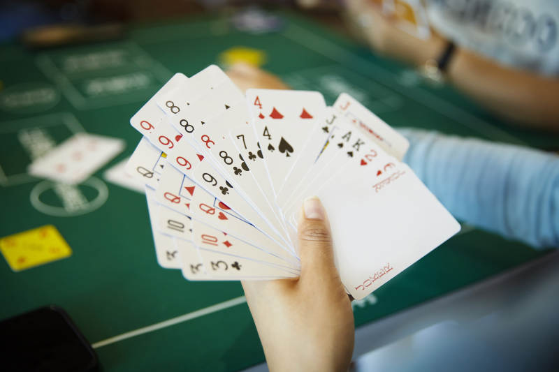 掼蛋扑克比赛现场图片