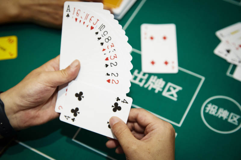 掼蛋扑克比赛现场图片