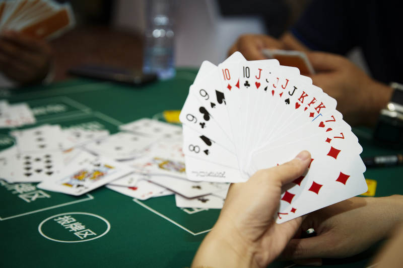 掼蛋扑克比赛现场图片