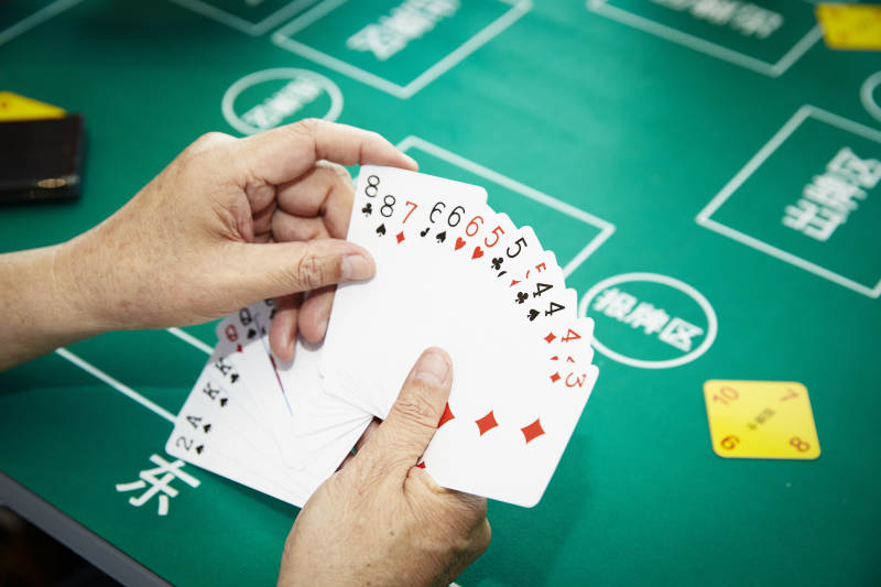 掼蛋扑克比赛现场图片