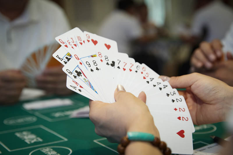 掼蛋扑克比赛现场图片