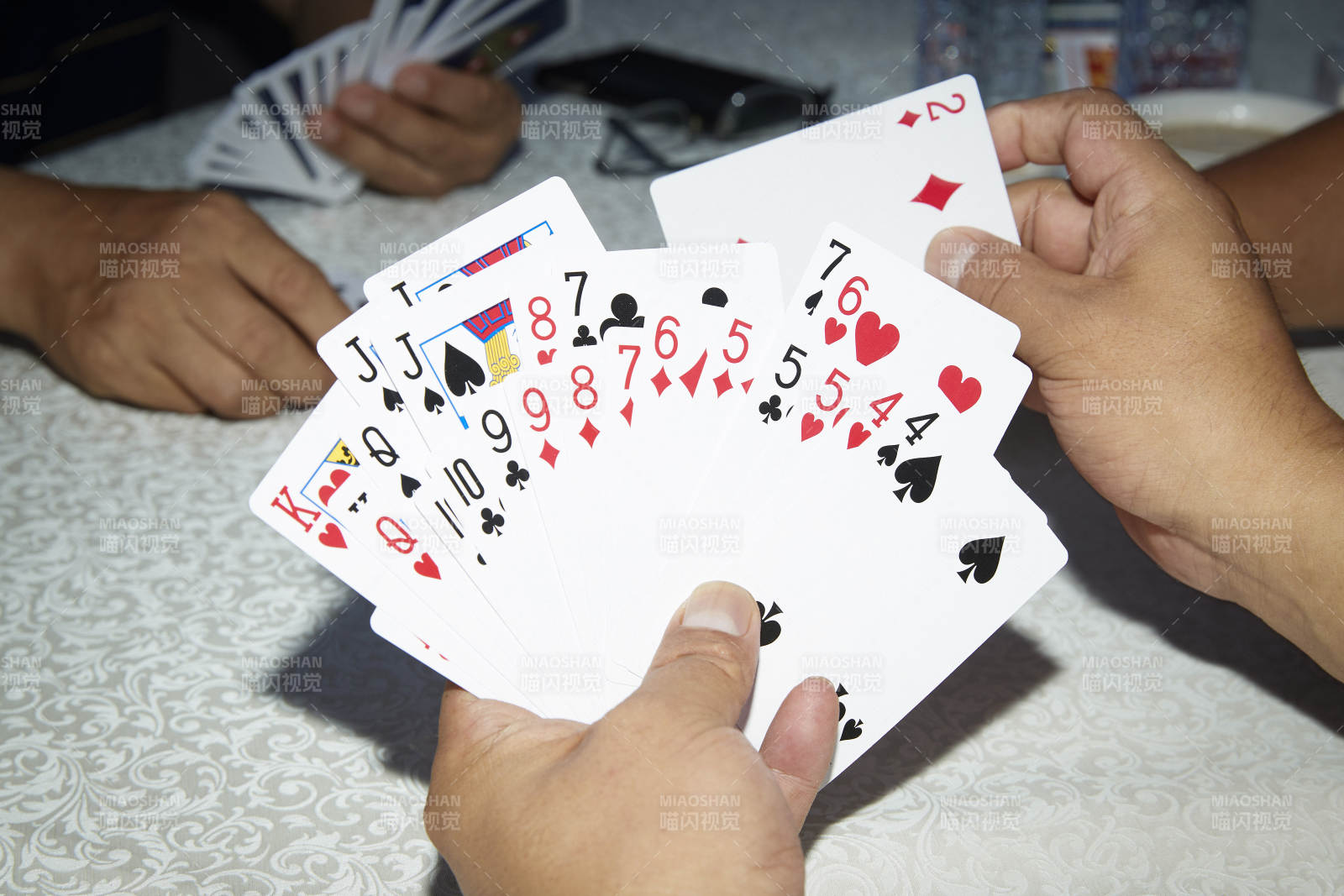 掼蛋扑克比赛现场图片