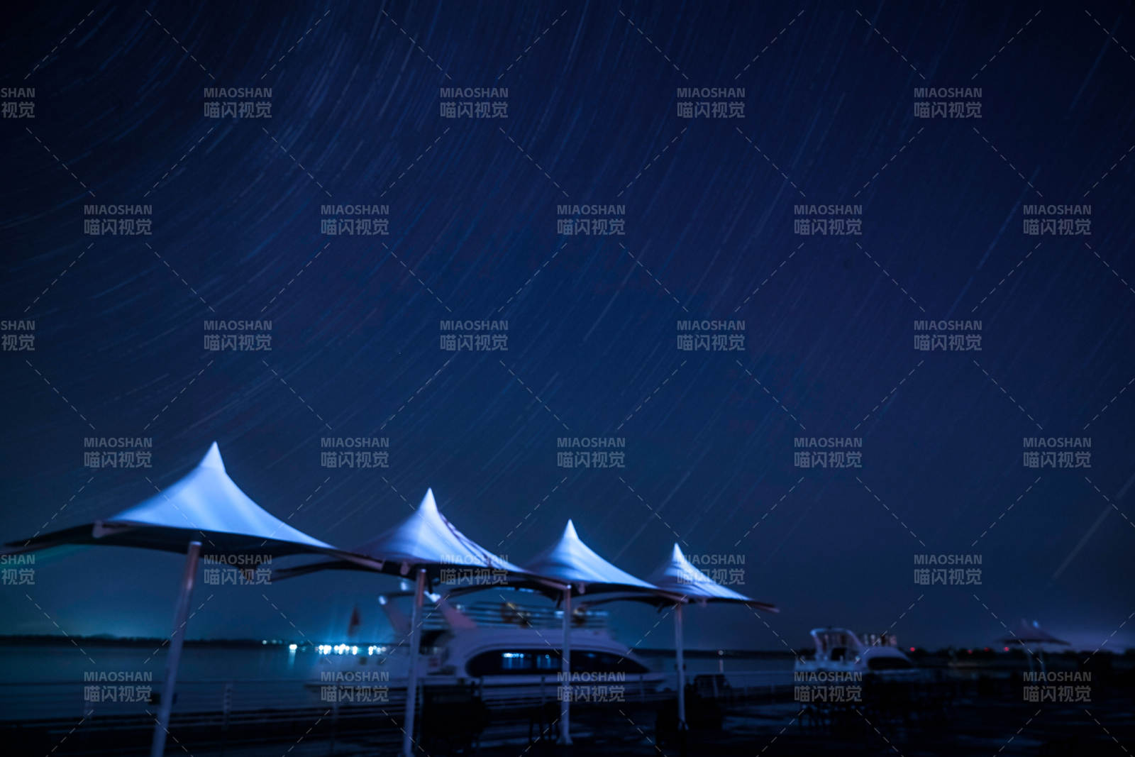 中国河北省张家口沽源县天鹅湖景区星轨图片