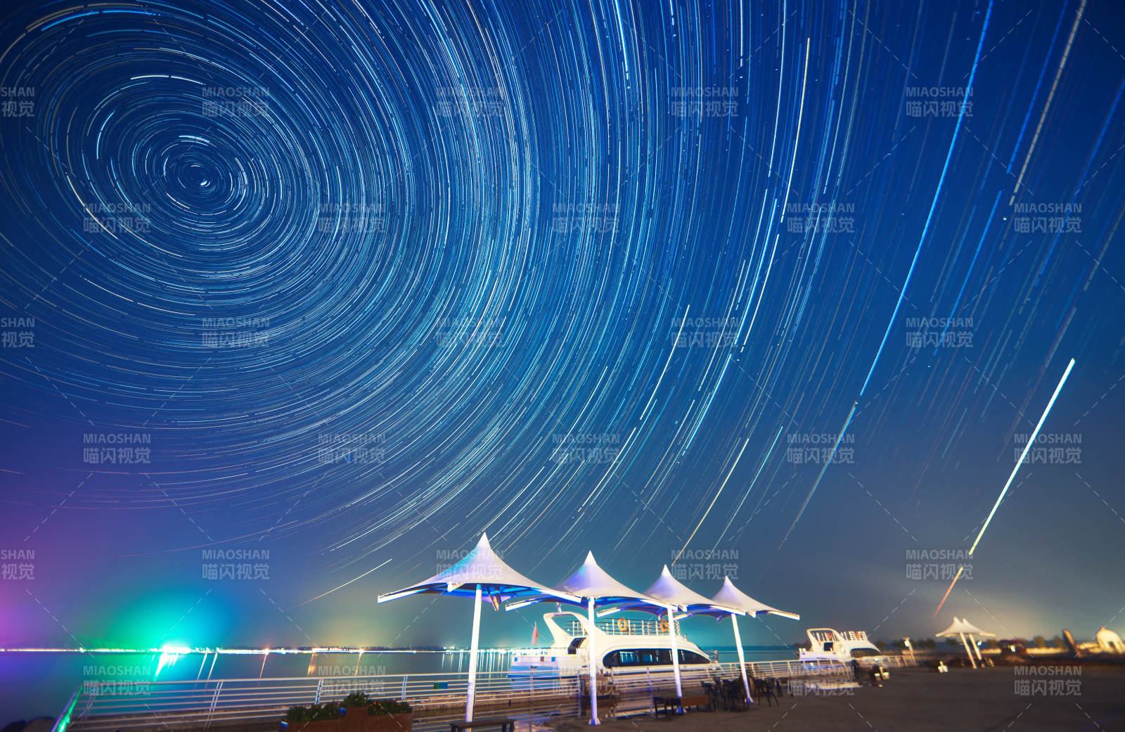 中国河北省张家口沽源县天鹅湖景区星轨图片