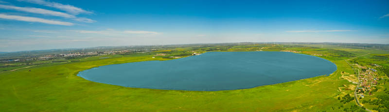 河北省沽源县库伦淖湖航拍全景图片