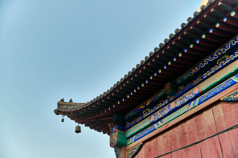 中国河北省张家口市堡子里景区古建筑飞檐特写图片