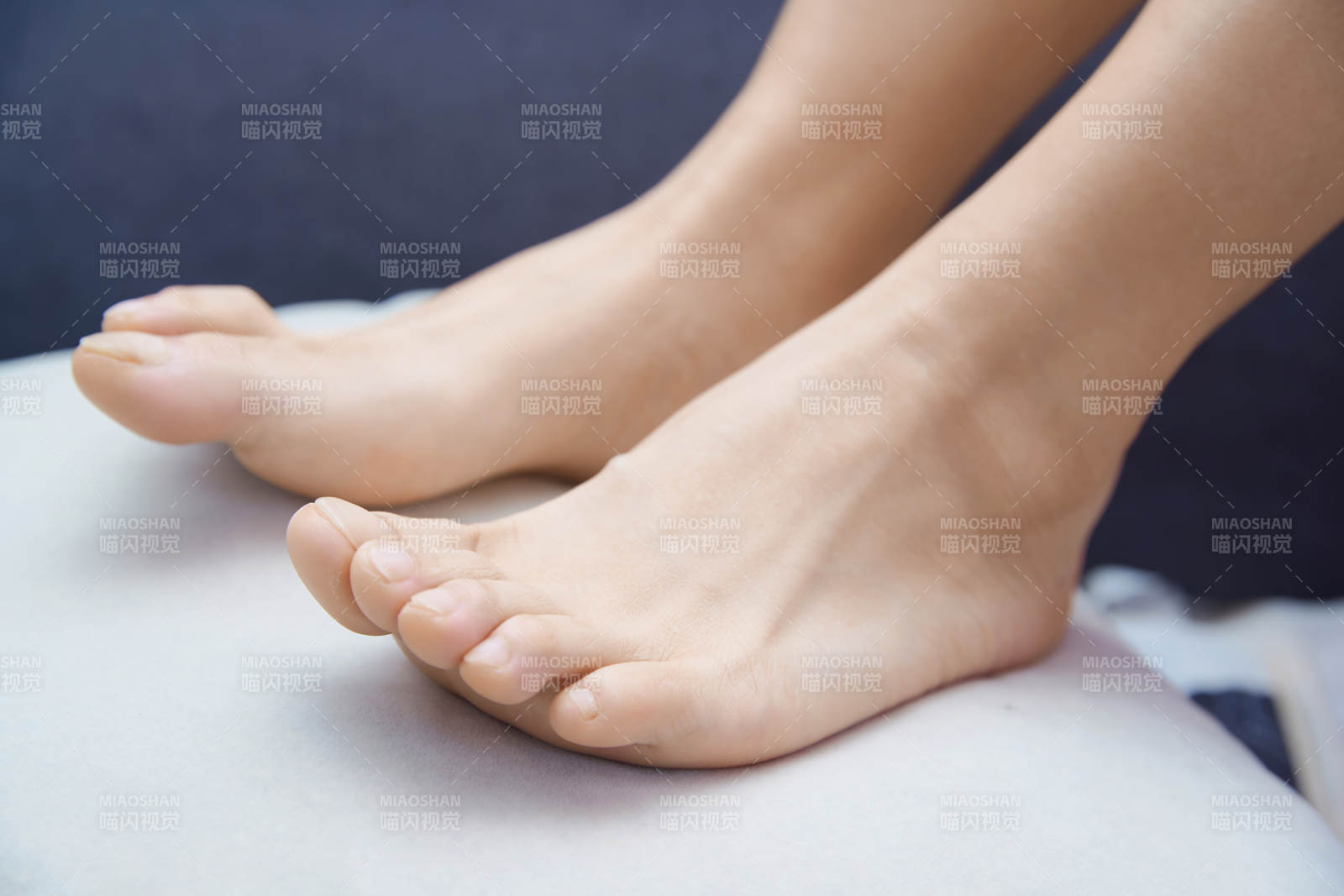 健康女性足部特写展示图片