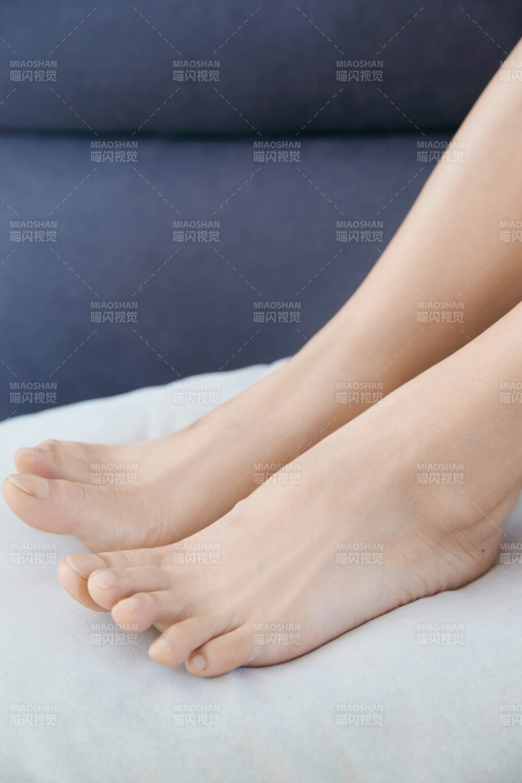 健康女性足部特写展示图片