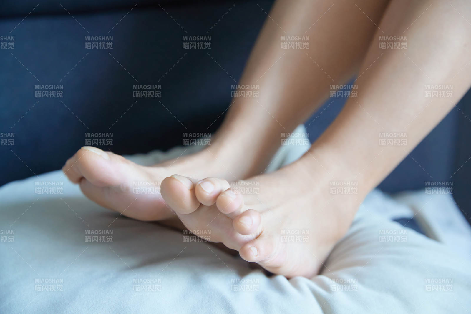 健康女性足部特写展示图片