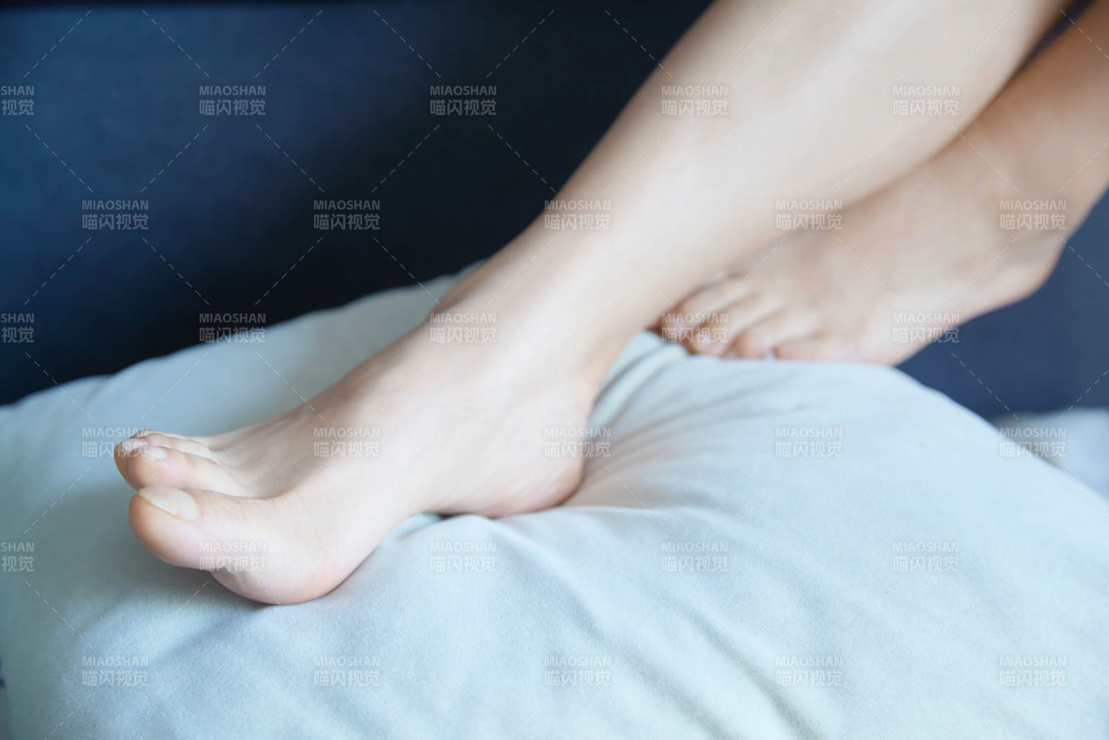 健康女性足部特写展示图片