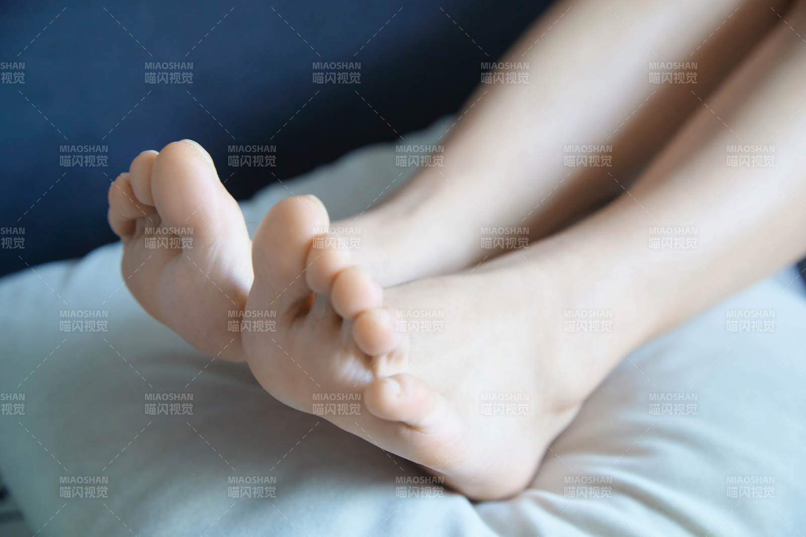 健康女性足部特写展示图片