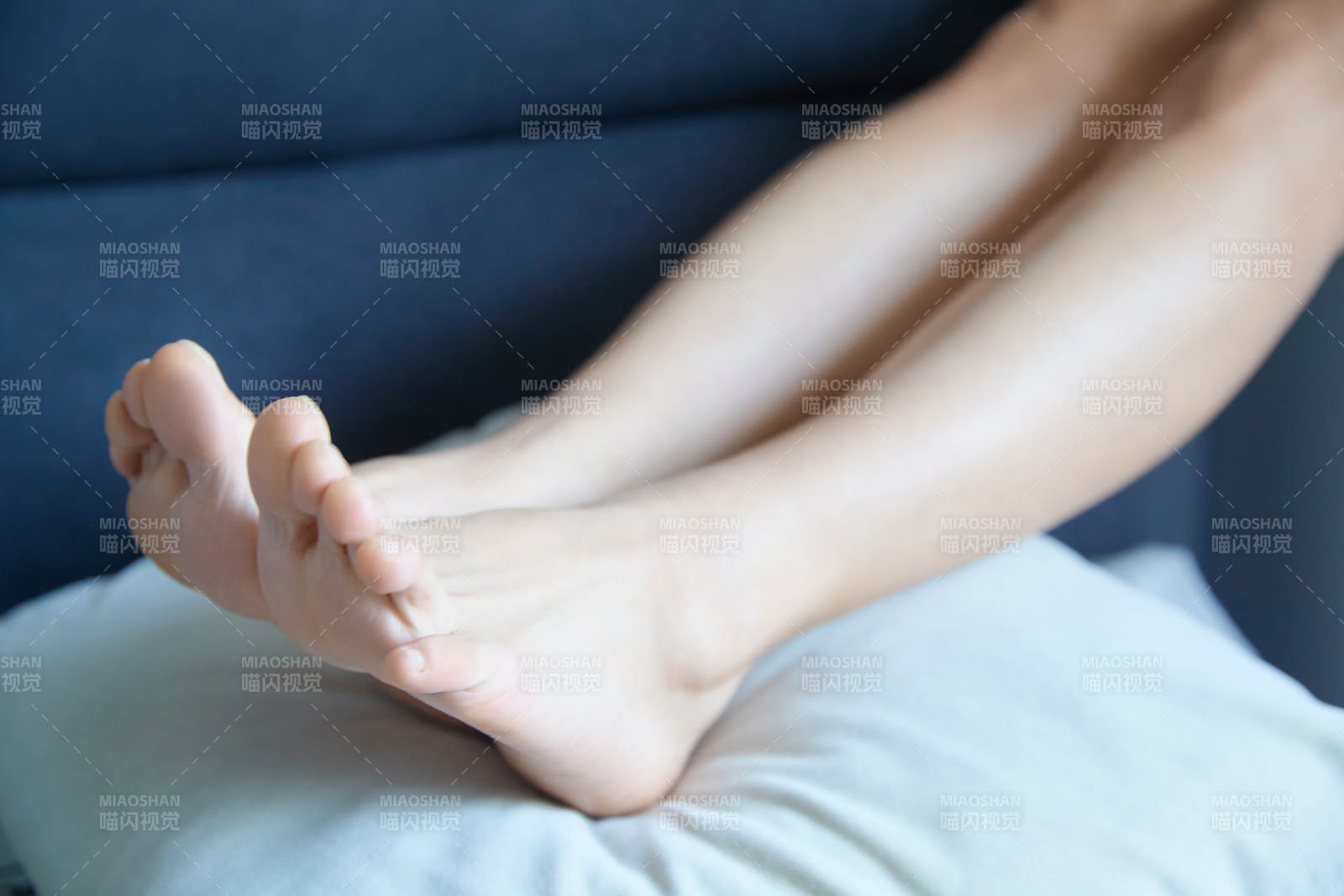 健康女性足部特写展示图片