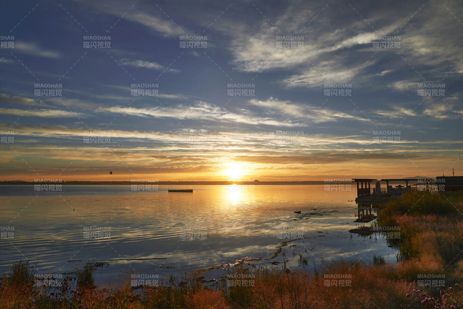 河北省张家口沽源县库伦淖尔景区清晨日出图片