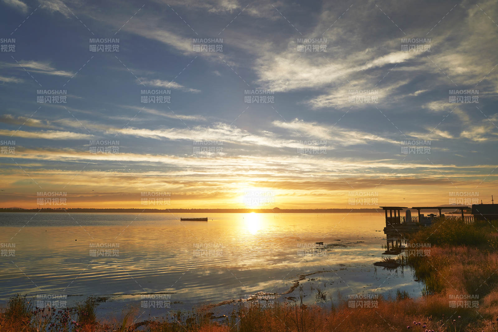 河北省张家口沽源县库伦淖尔景区清晨日出图片