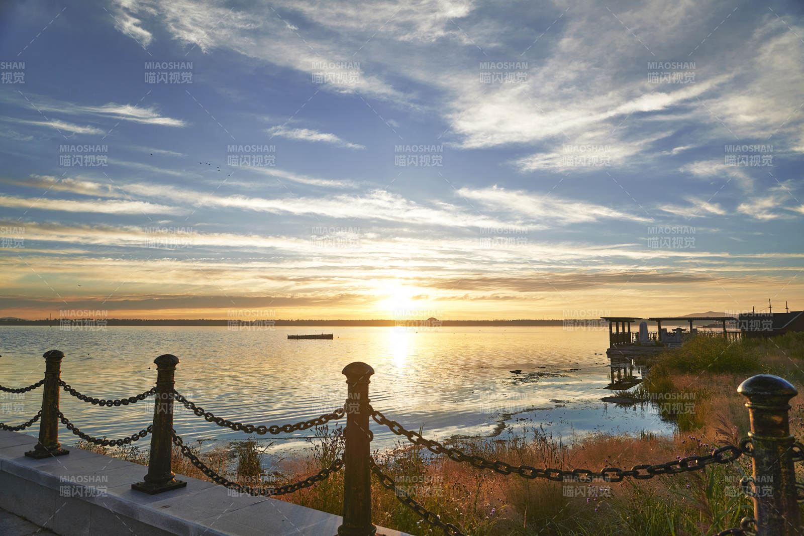 河北省张家口沽源县库伦淖尔景区清晨日出图片