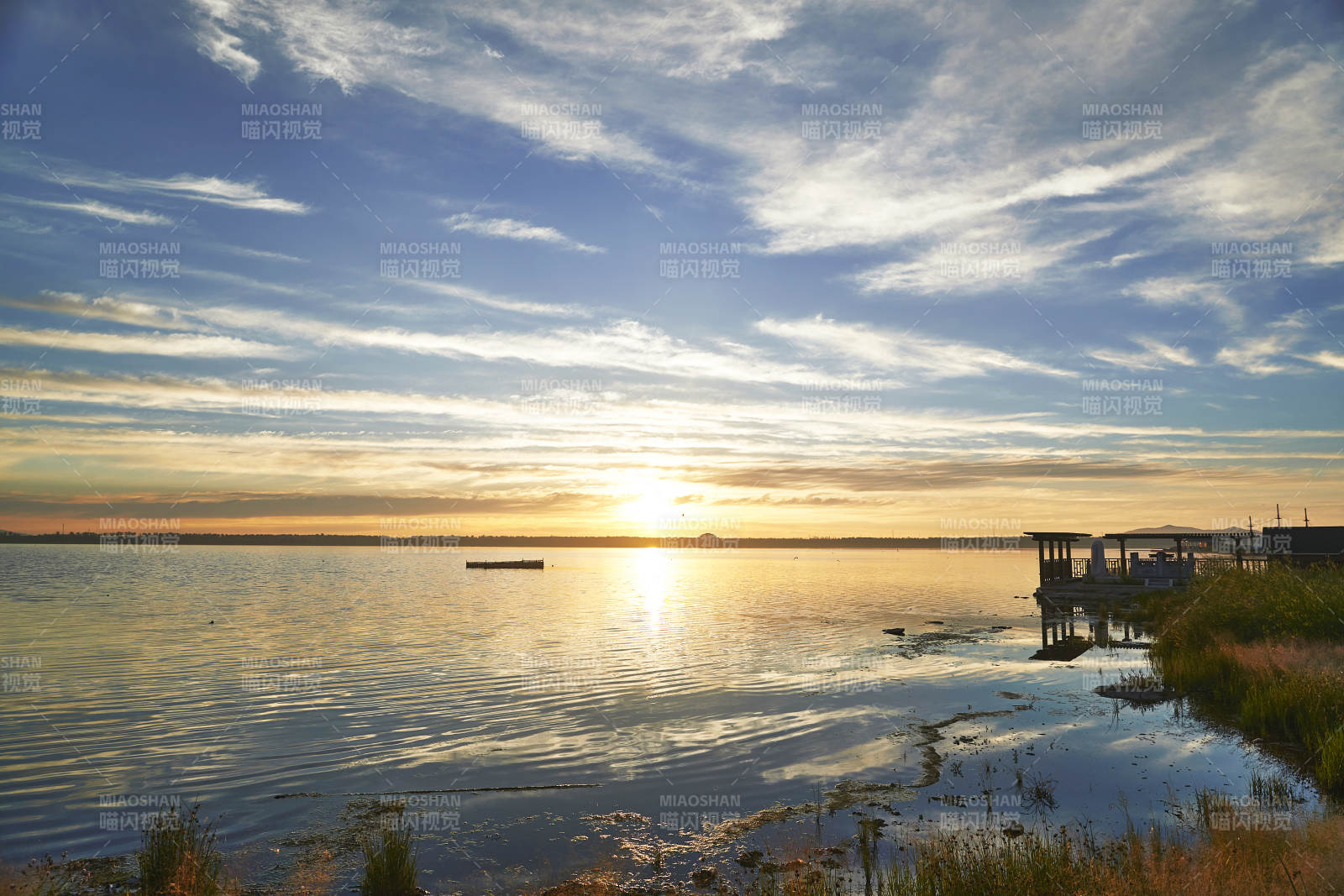 河北省张家口沽源县库伦淖尔景区清晨日出图片