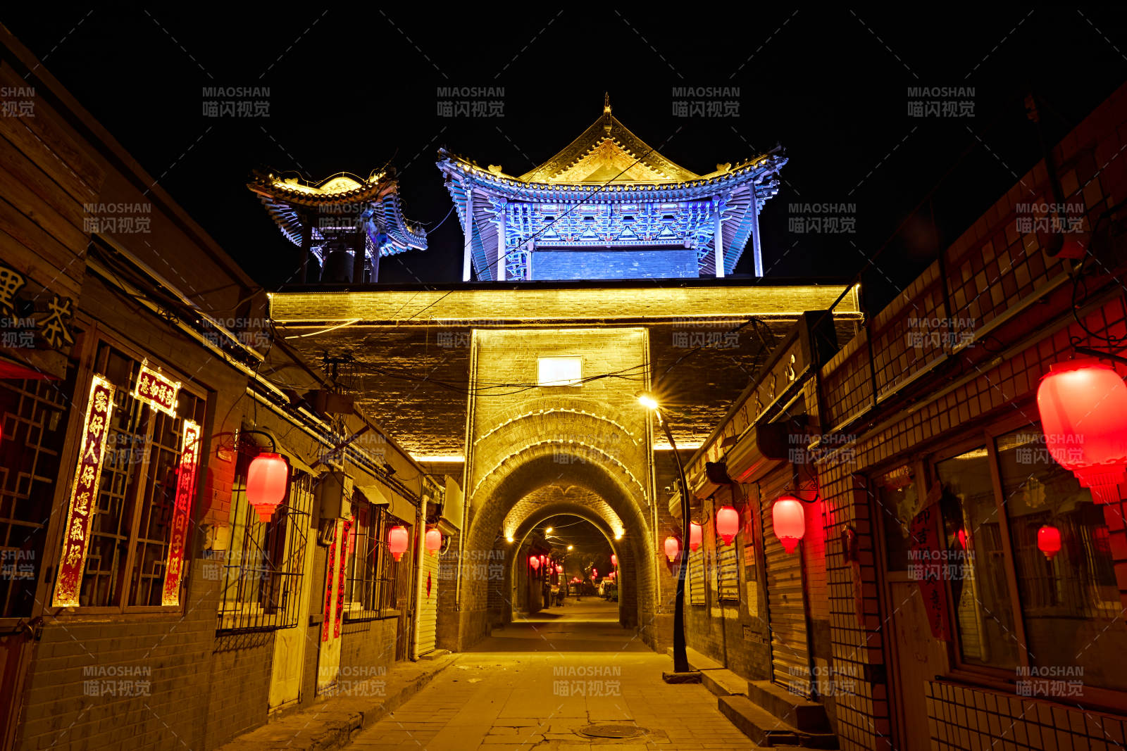 中国河北省张家口市堡子里景区夜景图片