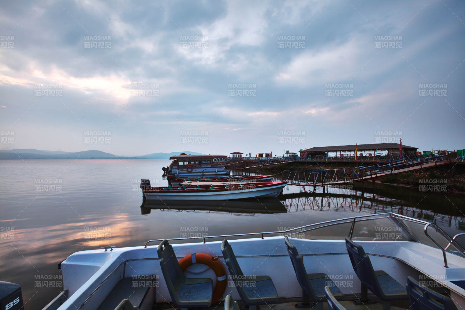中国河北省张家口地区沽源县闪电湖景区夏天图片