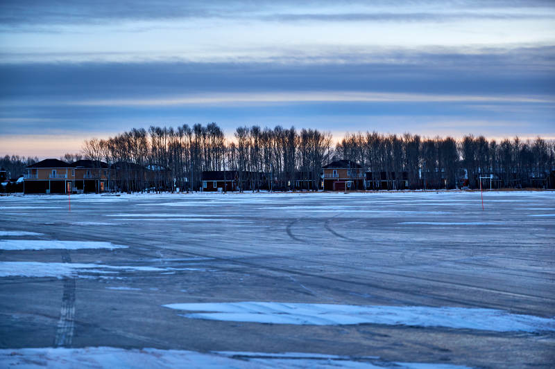 中国河北省沽源县库伦淖湖冬季冰上风光图片
