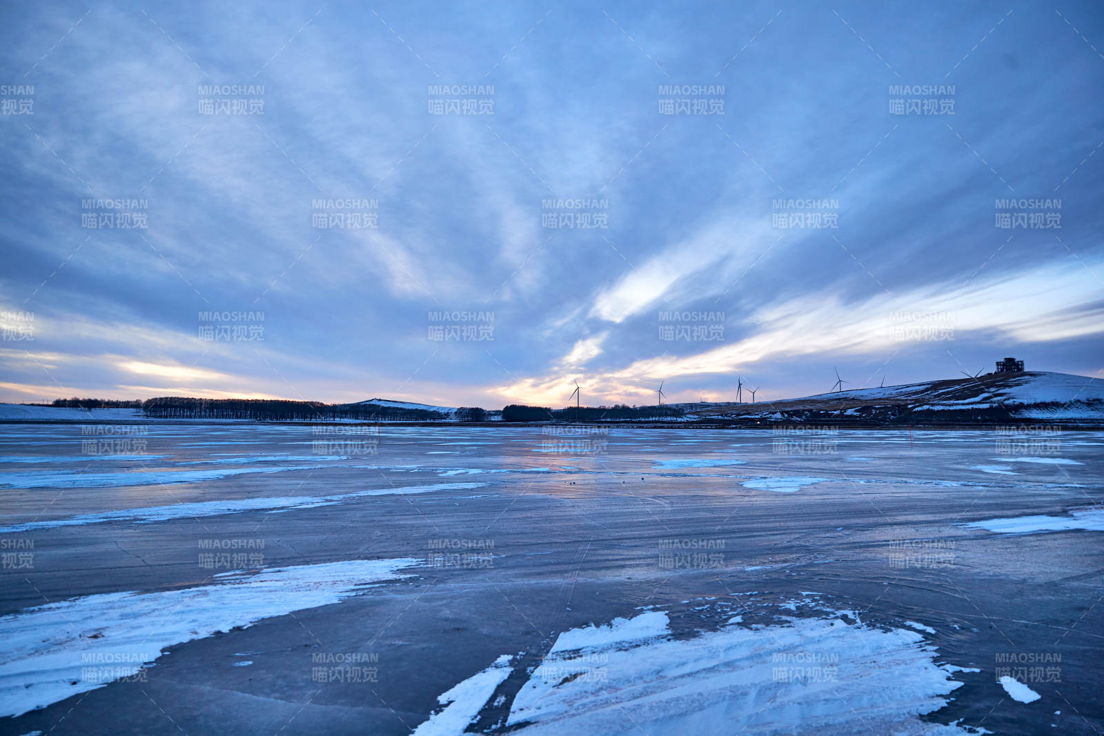 中国河北省沽源县库伦淖湖冬季冰上风光图片