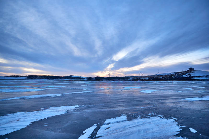 中国河北省沽源县库伦淖湖冬季冰上风光图片