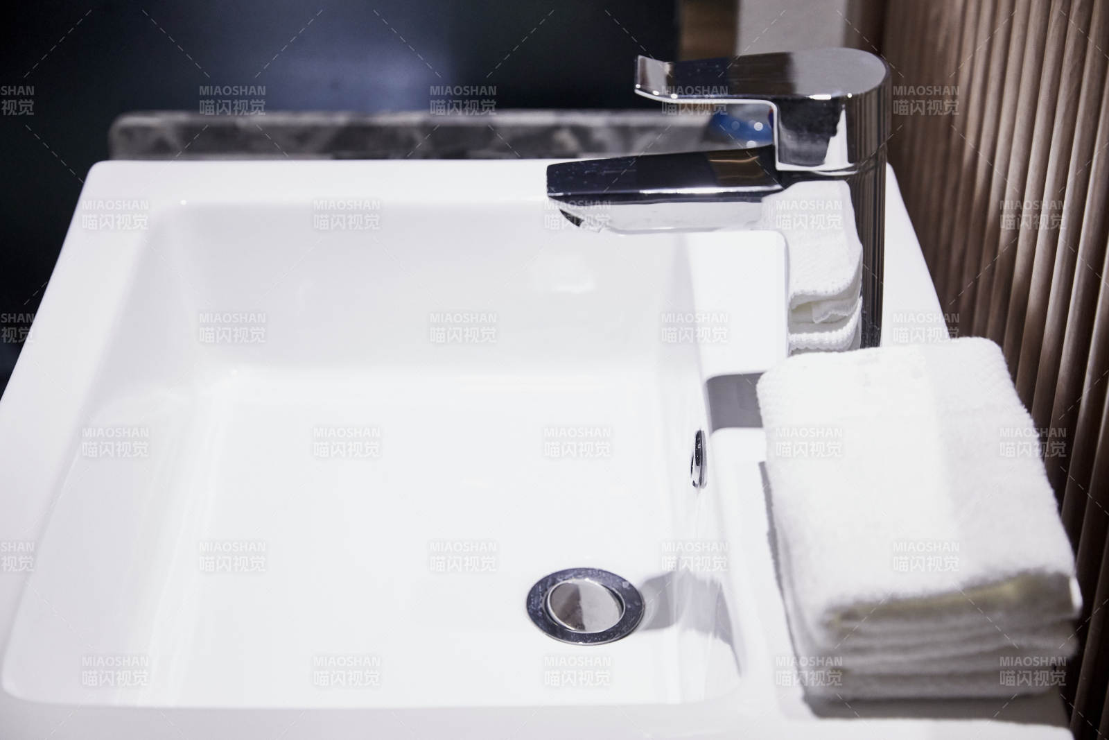 卫生间智能洁具马桶淋浴喷头水龙头图片