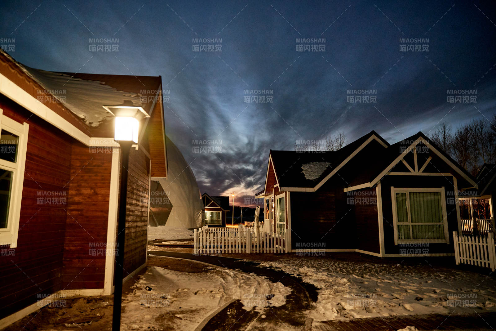 中国河北张家口库伦淖景区木屋别墅建筑群图片