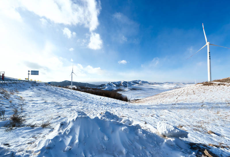 中国河北省张家口地区冬季草原天路景色图片