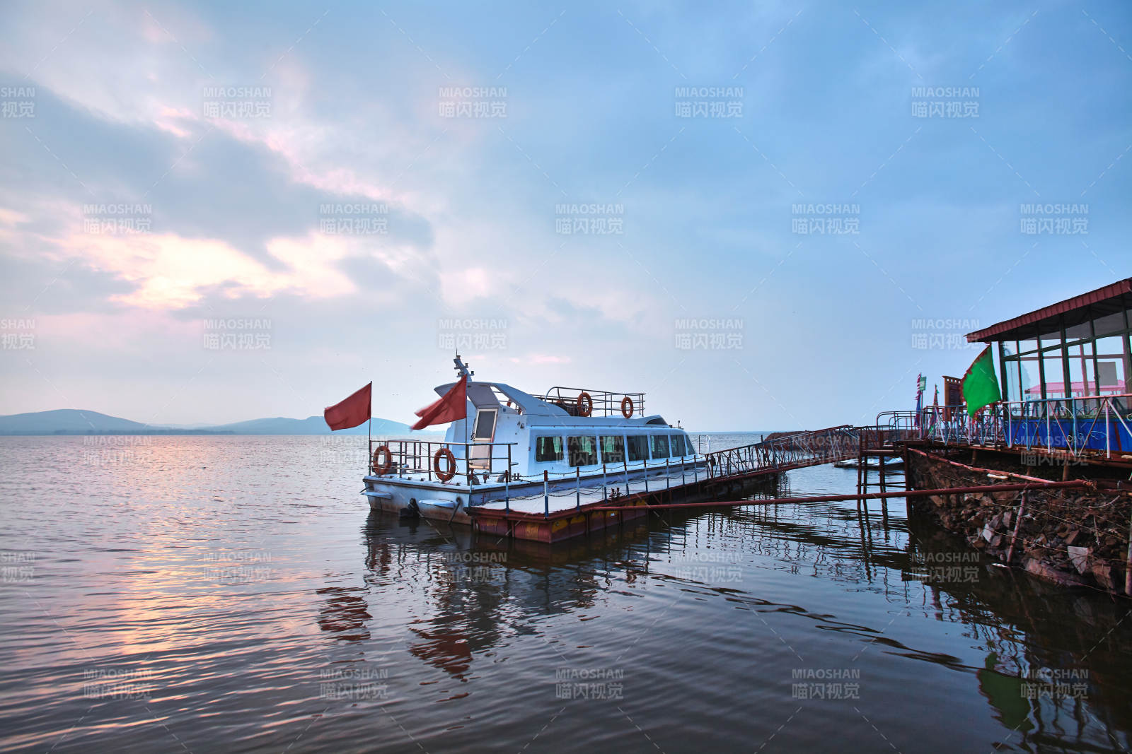 中国河北省张家口地区沽源县闪电湖景区夏天图片
