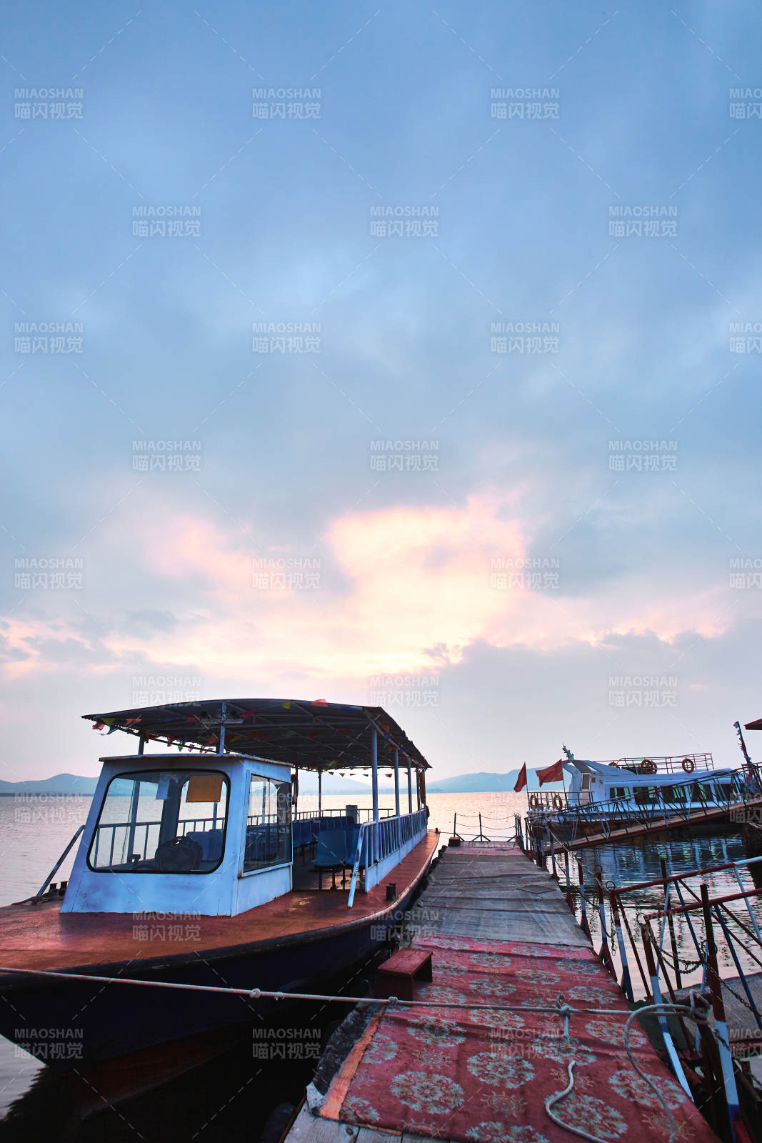 中国河北省张家口地区沽源县闪电湖景区夏天图片